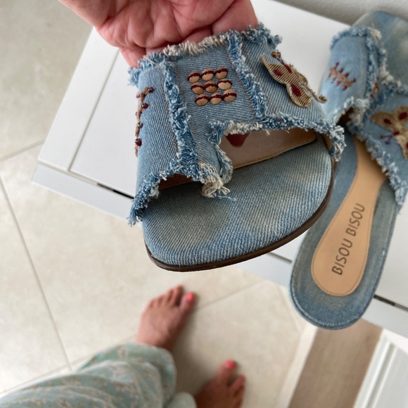 Frayed blue denim sandals - Picture 4 of 10